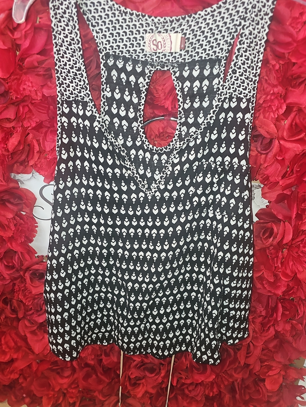 SO Girls Black & White Geo-Print Keyhole Camisole Size Large